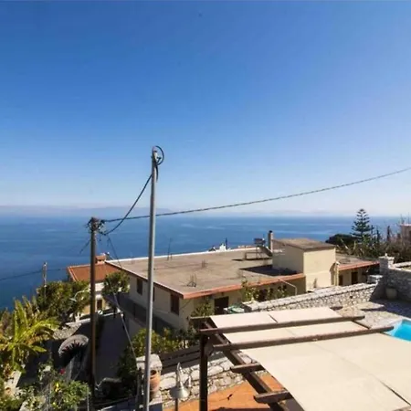 Malvazios With Sea Breeze דירה