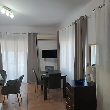 Malvazios With Sea Breeze דירה גיתיו