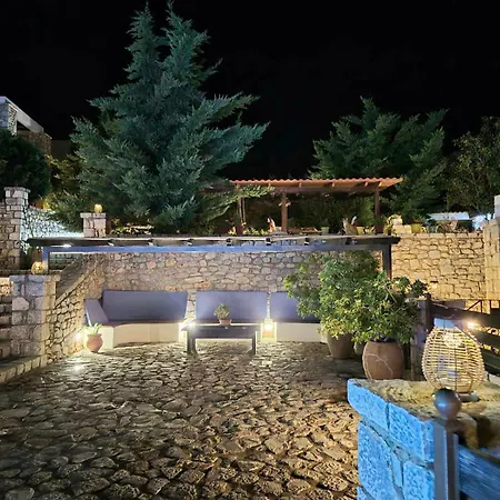 Malvazios With Sea Breeze גיתיו